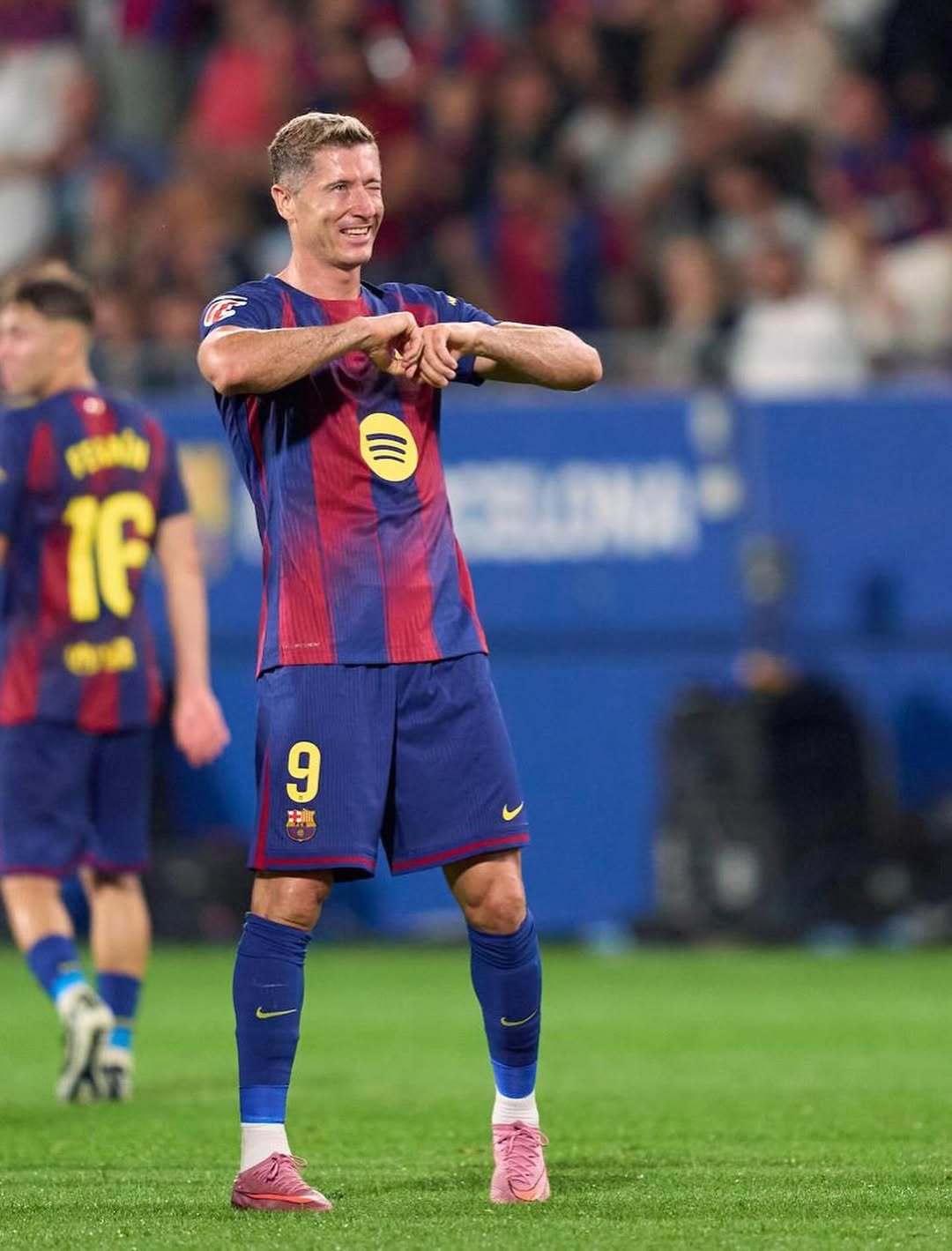 九游平台注册通道包含莱万多夫斯基回归赛场，回归赛场首场状态亮眼，加拿大队观众沸腾！的词条